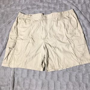 Columbia cargo shorts  size 44 stretch waistband
